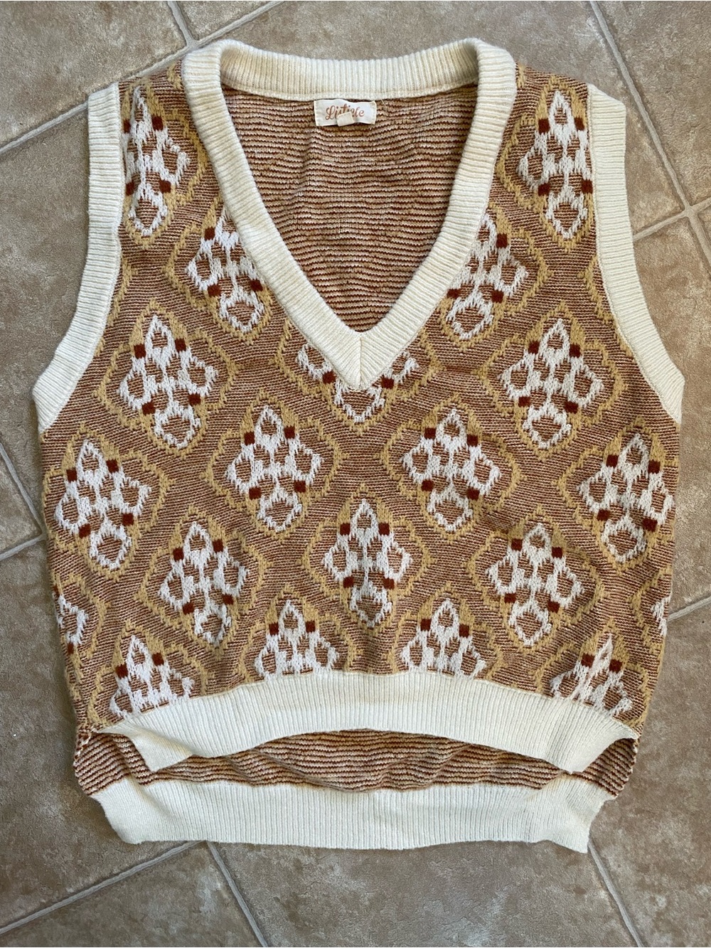 Vintage Listicle Cream, Tan and Gold Diamond-Pattern V-Neck Sweater Vest